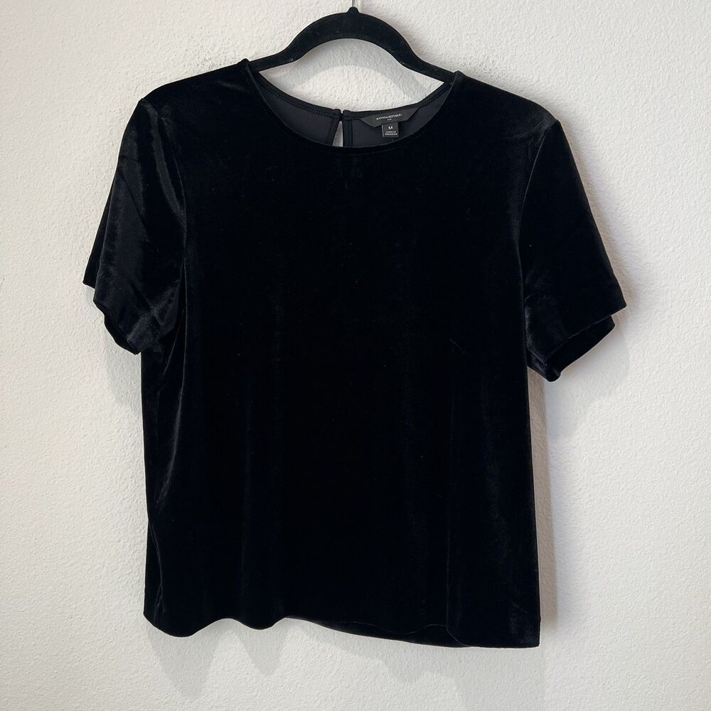Banana Republic Women’s Black Velvet Blouse Pullover Short Sleeves M Neutral